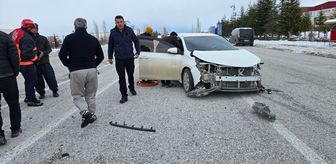 Malatya'da hafif ticari araç ve otomobilin çarpıştığı kazada 2 kişi yaralandı