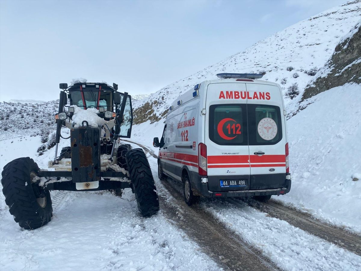 Malatya'da kar yağışı nedeniyle 109 mahalleye ulaşım sağlanamıyor