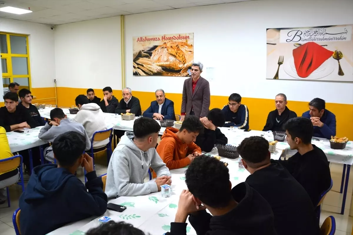 Malatya İl Milli Eğitim Müdürü Bakır, öğrencilerle sahur yaptı