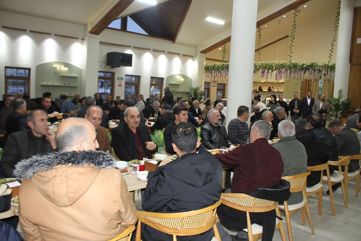 Malazgirt'te AK Parti teşkilatı iftarda buluştu