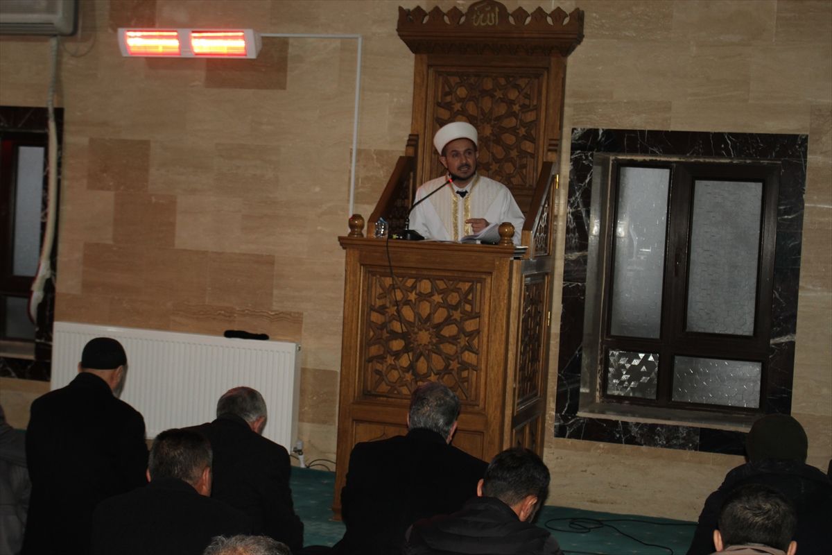 Malazgirt'te bayram namazı kılındı