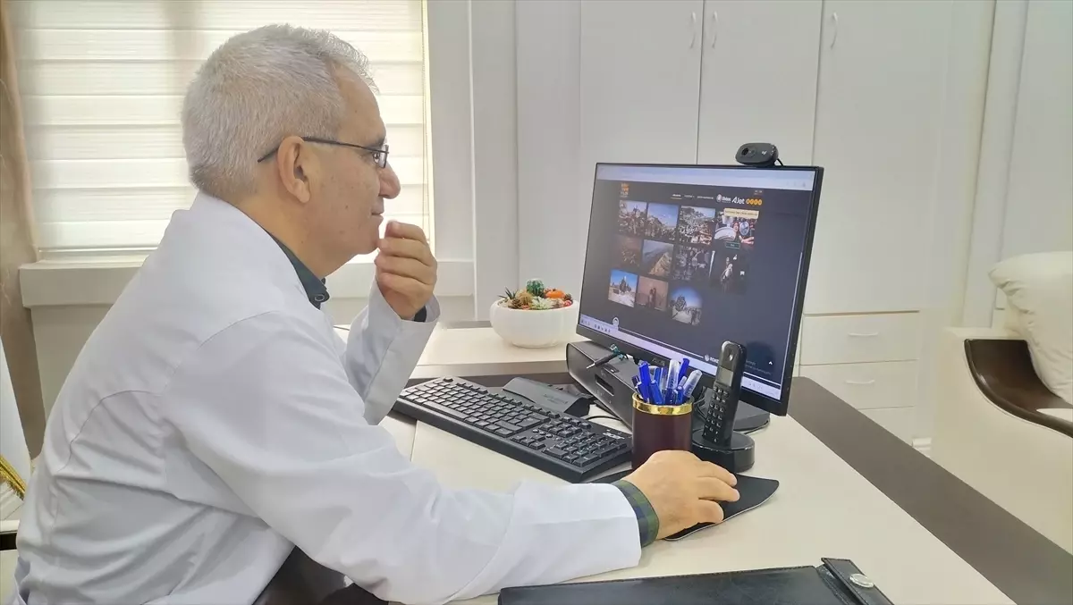 Manavgat Devlet Hastanesi Başhekimi Mehmet Deniz, AA'nın 'Yılın Kareleri' oylamasına katıldı