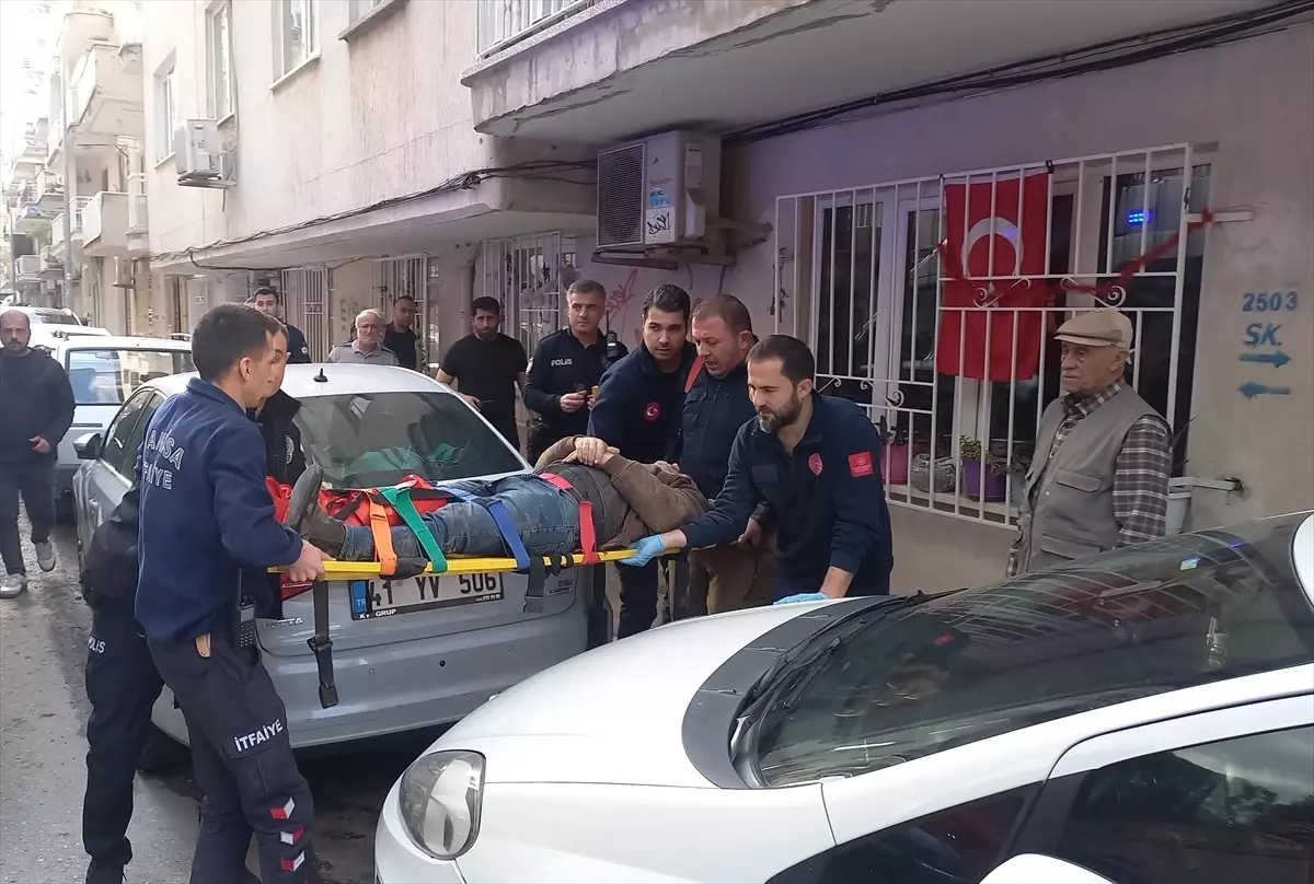 Manisa'da apartman boşluğuna düşen kişi yaralandı