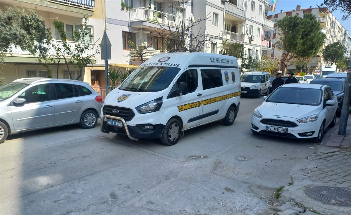 Manisa'da bir kişinin evinde ölü bulunmasına ilişkin 4 şüpheli gözaltına alındı