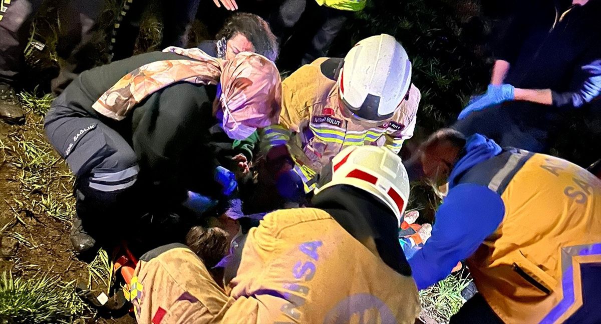 Manisa'da devrilen otomobildeki 1 kişi öldü, 3 kişi yaralandı