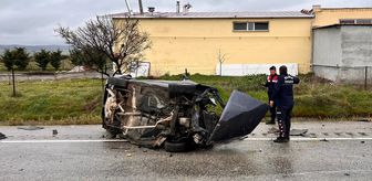 Manisa'da devrilen otomobilin sürücüsü öldü