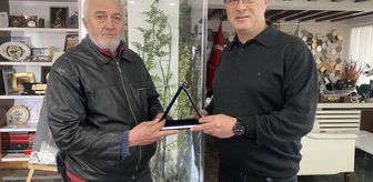 Manisa'da temizlik işçisi, para ve ziynet eşyası olan çantayı sahibine ulaştırdı
