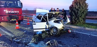 Manisa'da üç otomobilin karıştığı kazada 2 kişi ölü, 5 kişi yaralandı