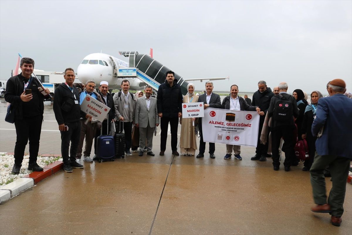 Mardin'de 'Aile Yılı' kapsamında evliliklerinde 25 yılı geride bırakan 47 çift umreye uğurlandı