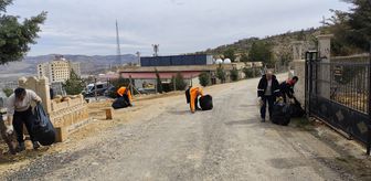 Mardin'de bayram öncesi mezarlıklarda temizlik çalışması yapıldı