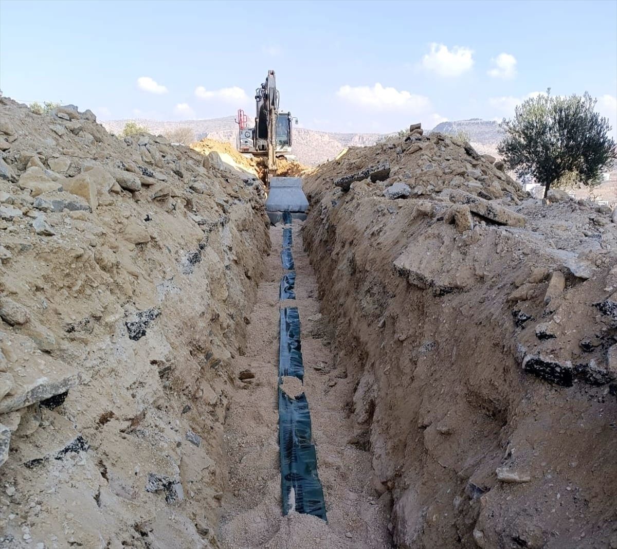 Mardin'de bir mahallede atıksu hattı döşeme çalışmaları tamamlandı