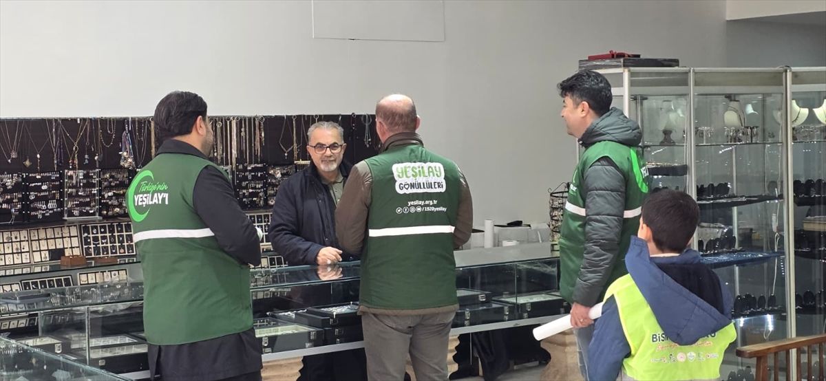 Mardin'de Yeşilay gönüllüleri vatandaşları bilgilendirdi