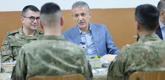 Mardin Valisi ve Büyükşehir Belediye Başkan Vekili Akkoyun askerlerle iftar yaptı