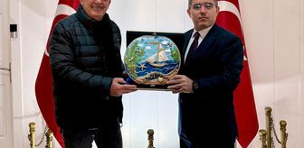Marmaris Kaymakamı Kaya'dan çevre gönüllüsüne takdir belgesi