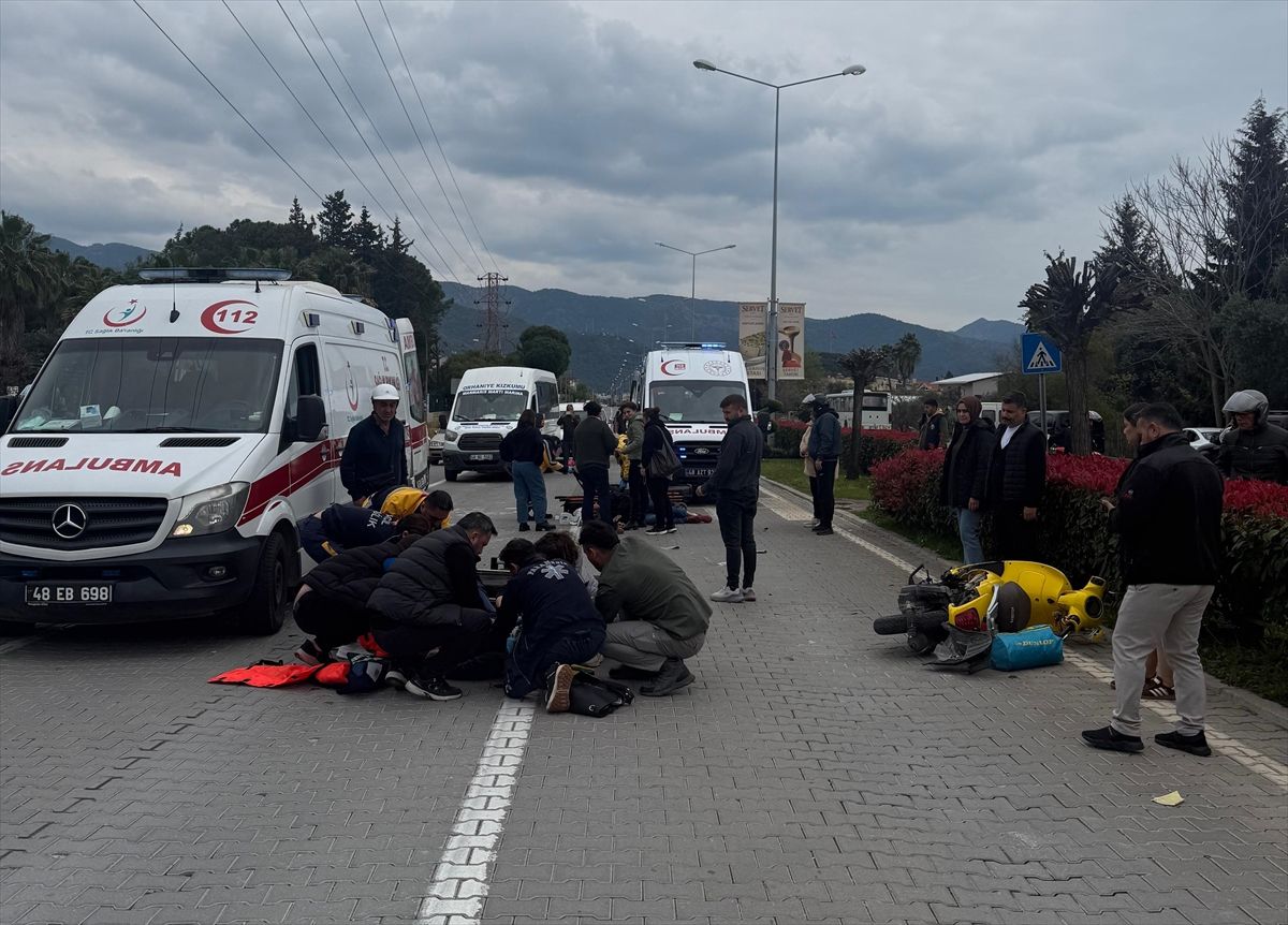 Marmaris'te otomobille çarpışan motosikletteki 2 İngiliz turist ağır yaralandı