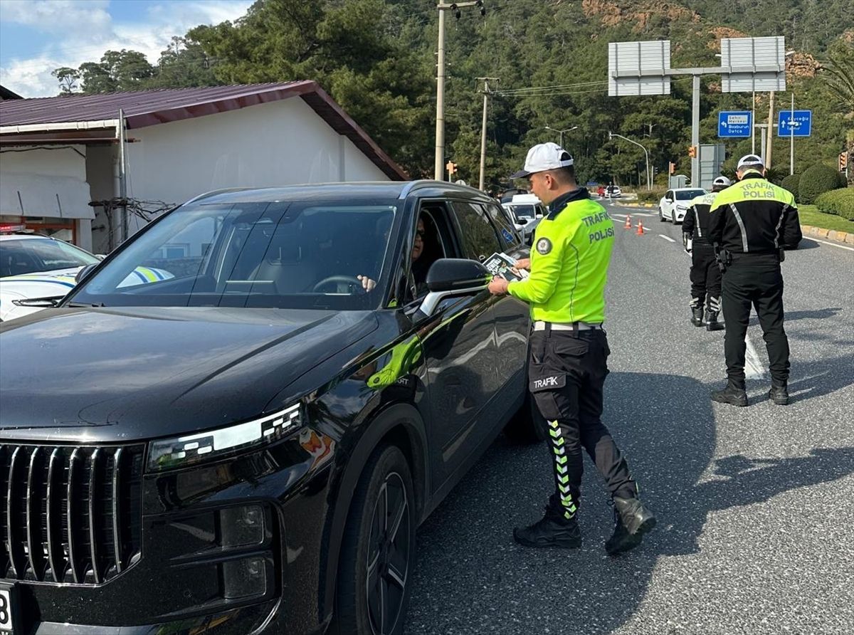 Marmaris'te Ramazan Bayramı tatili dolayısıyla trafik denetimleri artırıldı