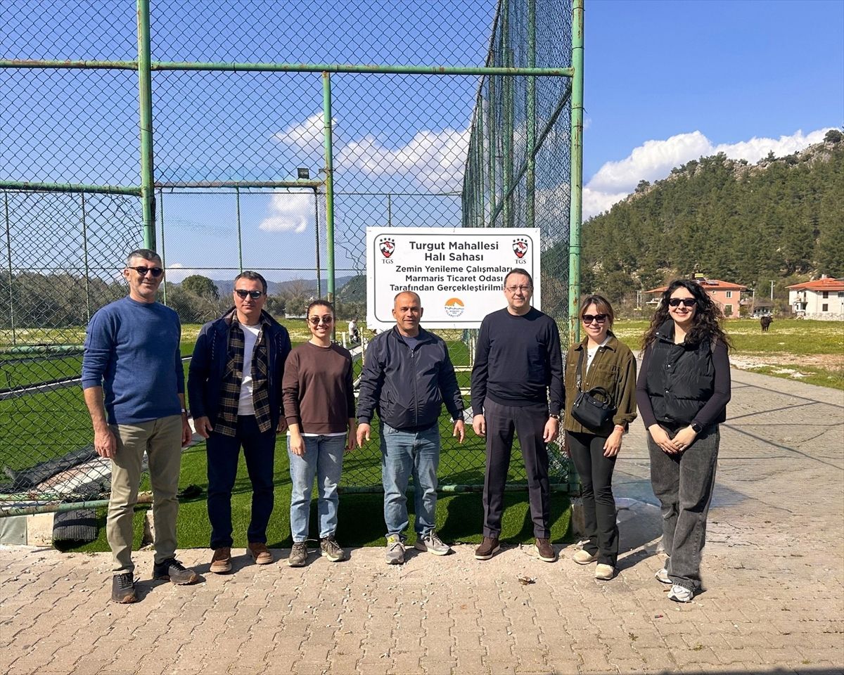 Marmaris Ticaret Odası ilçedeki halı sahayı yeniledi