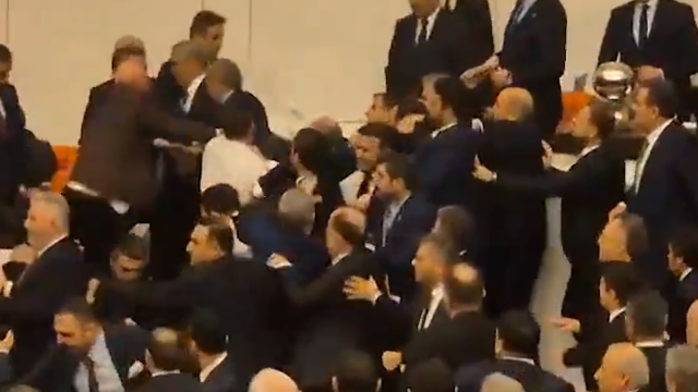CHP deputies occupied the pulpit in the Parliament, a fistfight broke out