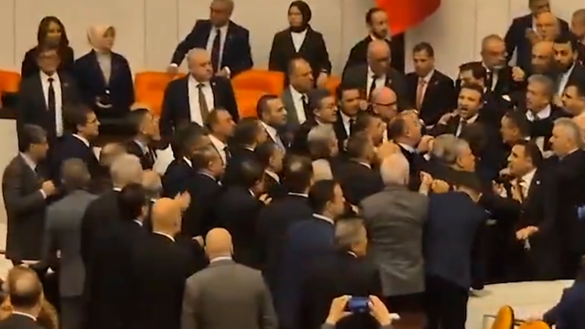 CHP deputies occupied the pulpit in the Parliament, a fistfight broke out