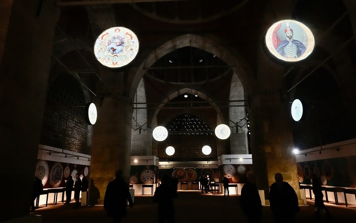 Mehmet Çebi'nin koleksiyonundan 'cep saatleri' sergisi açıldı