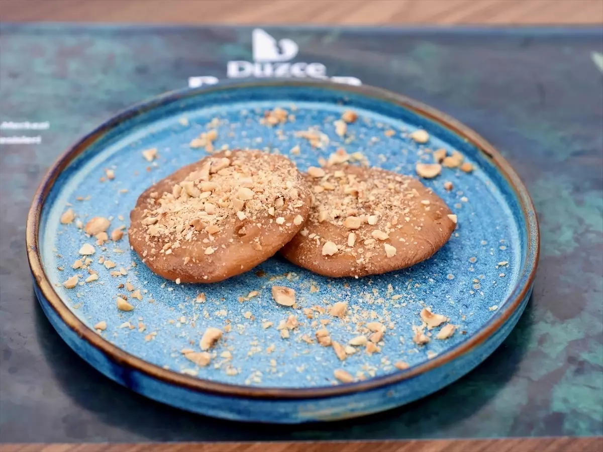 MEMLEKET SOFRASI - Düzce Melengücceği tatlısı