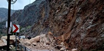 Mersin-Antalya kara yolunda heyelan meydana geldi