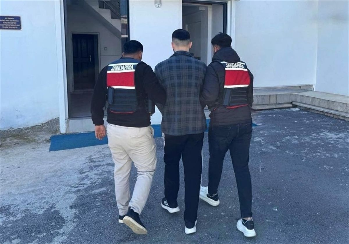 Mersin'de 21 yıl kesinleşmiş hapis cezasıyla aranan firari hükümlü yakalandı
