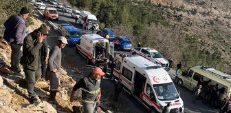 Mersin'de tarım işçilerini taşıyan minibüsün şarampole yuvarlanması sonucu 2 kişi öldü, 12 kişi yaralandı