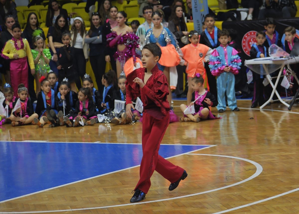 Mersin'de TDSF 'Karayip Danslar-Salsa 3. Etap' yarışması yapıldı