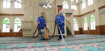 Mersin'in Akdeniz ilçesinde camiler ramazan ayına hazırlandı