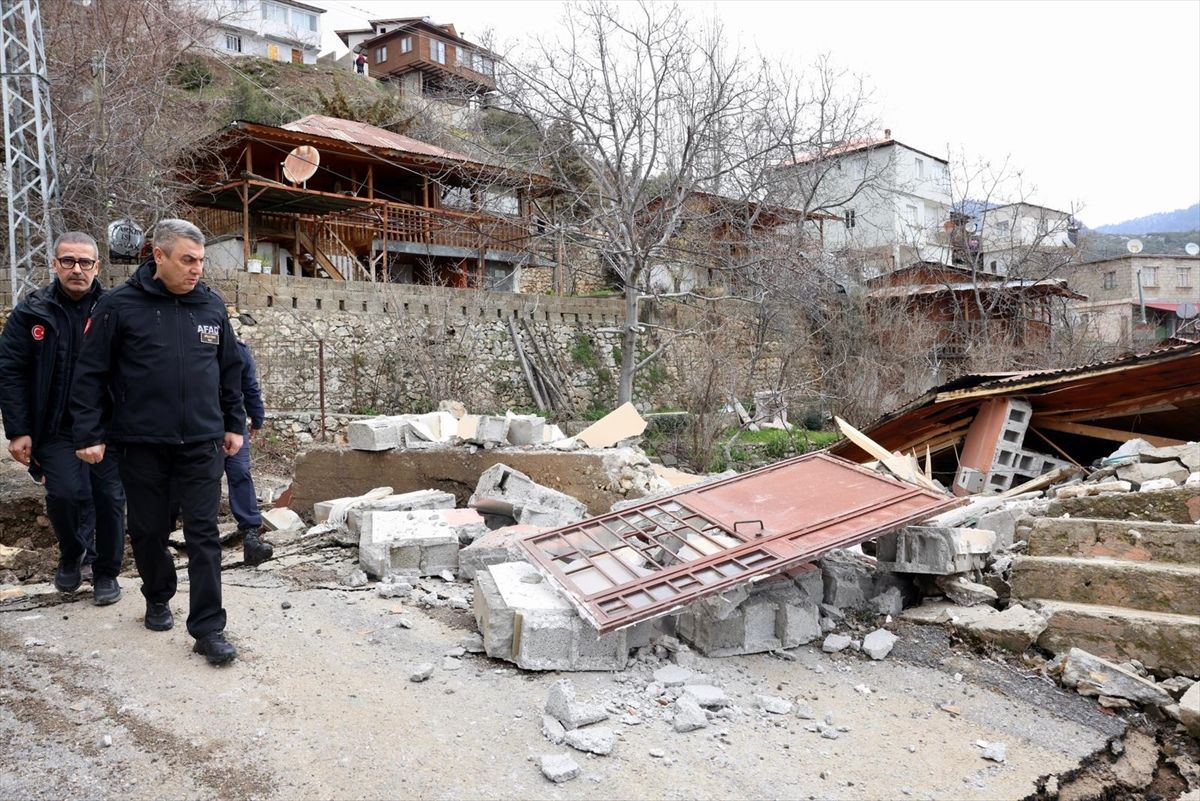 Vali Toros Heyelan Bölgesinde İncelemede Bulundu