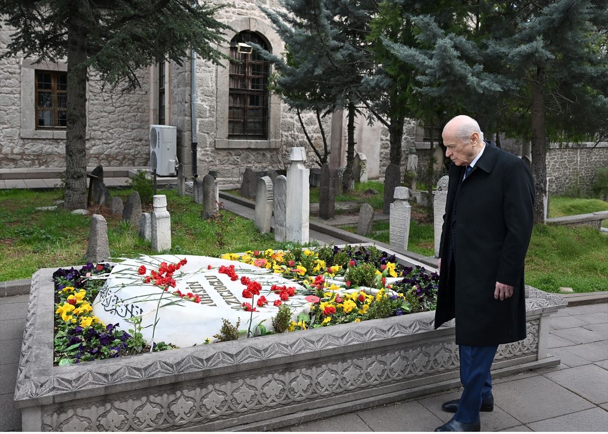 MHP Genel Başkanı Bahçeli, Muhsin Yazıcıoğlu'nun kabrini ziyaret etti