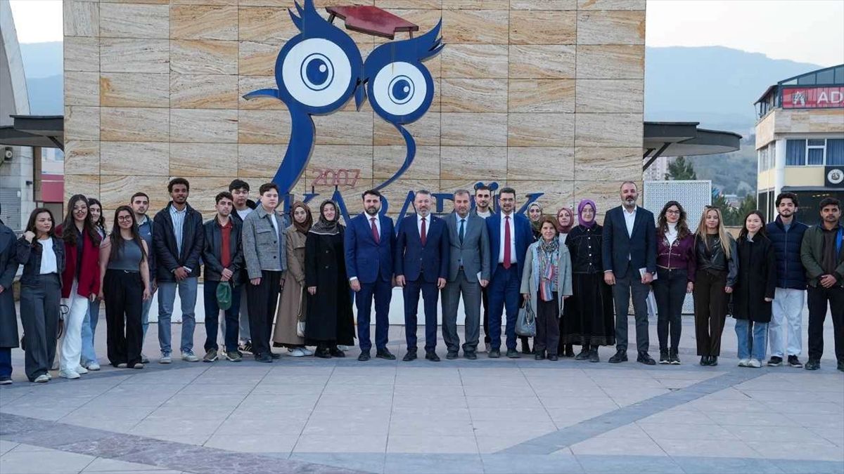 Milletvekili Şahin ve Rektör Kırışık öğrencilerle buluştu