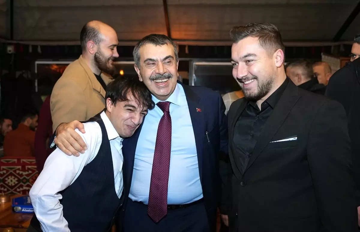 Milli Eğitim Bakanı Tekin, Erzurum'da gençlerle buluştu