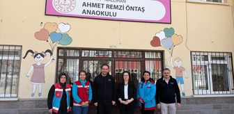 Minik öğrencilerden örnek davranış