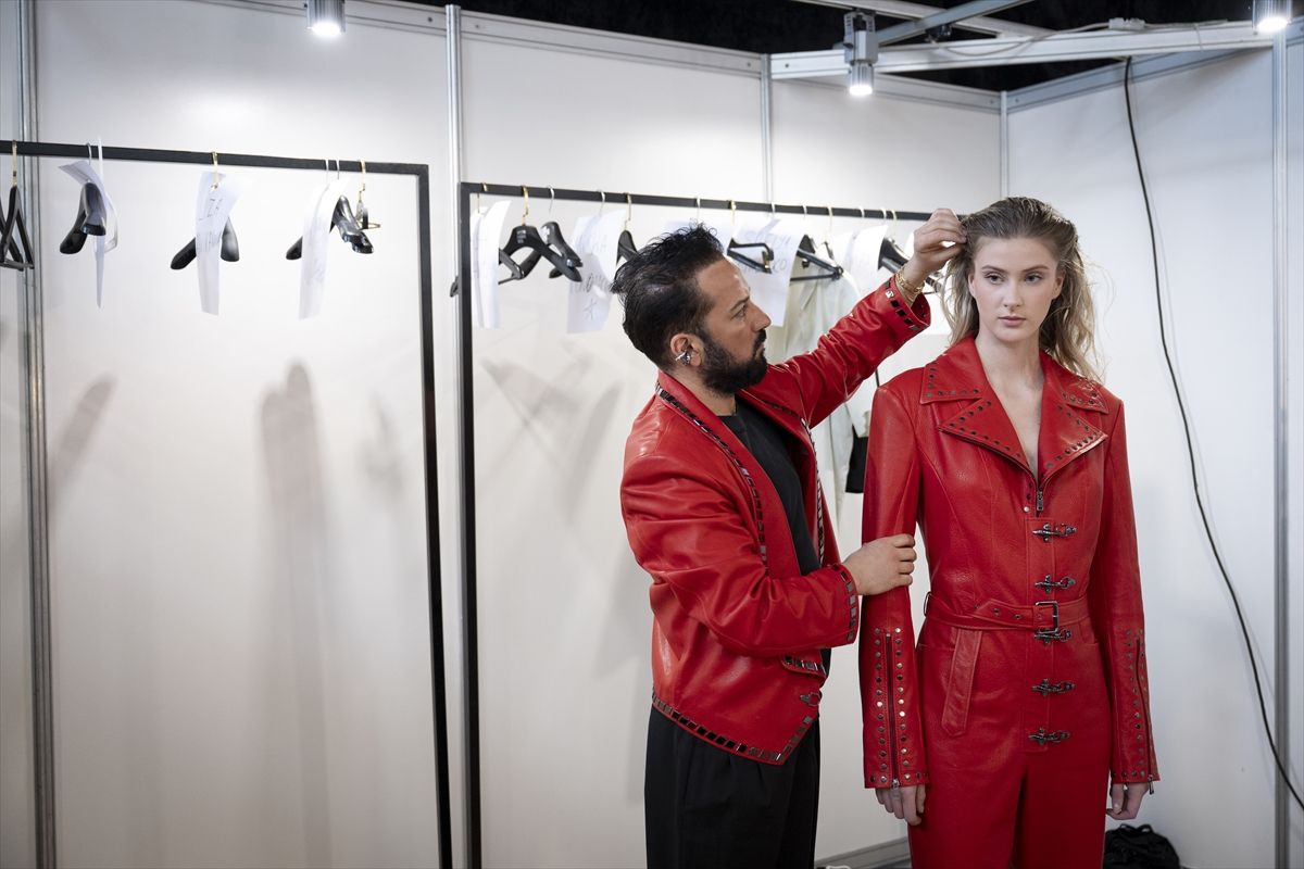Moskova Moda Haftası'nda Türk tasarımcının koleksiyonu ilgiyle karşılandı