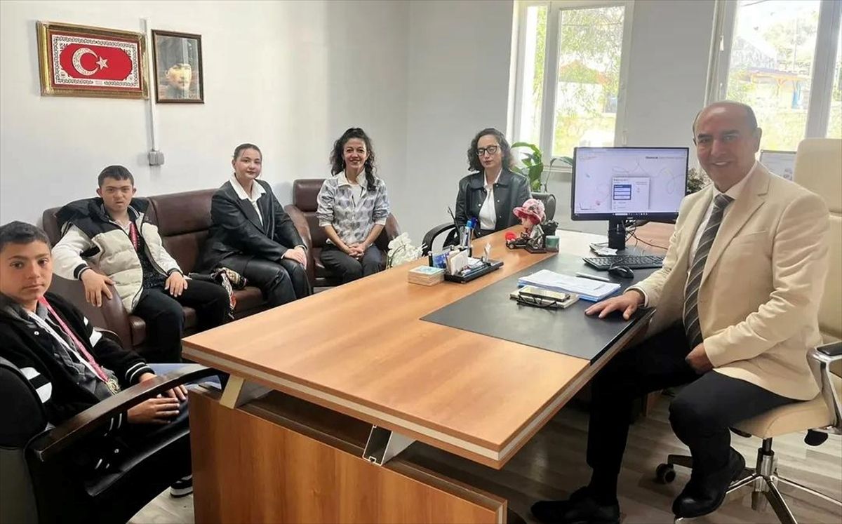 Muğla'da 2 özel sporcu atletizm yarışmasında başarı elde etti