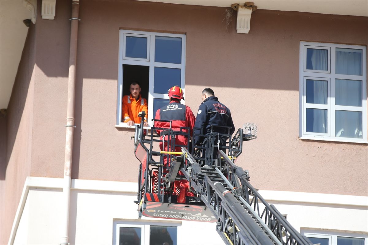 Muğla'da bir lisede deprem tatbikatı yapıldı