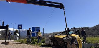 Muğla'da devrilen forkliftin altında kalan sürücü ağır yaralandı