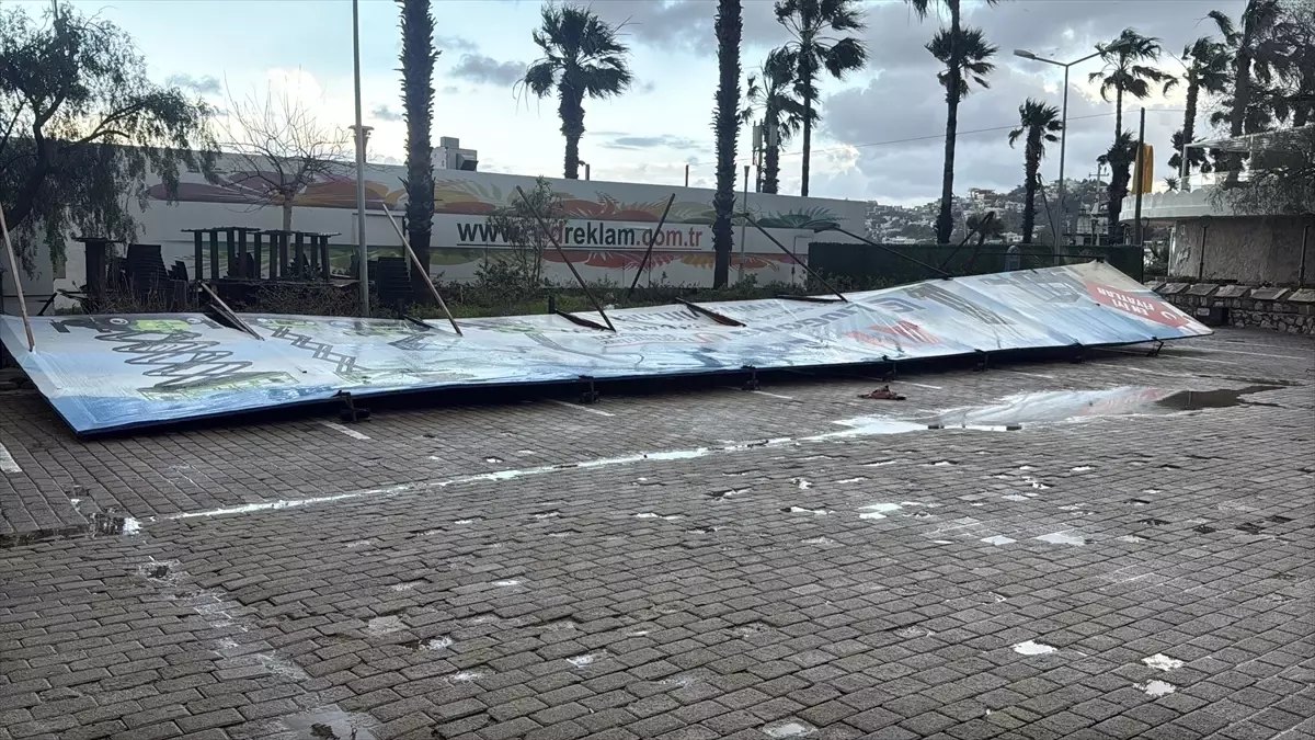 Muğla'da fırtına günlük yaşamı olumsuz etkiliyor