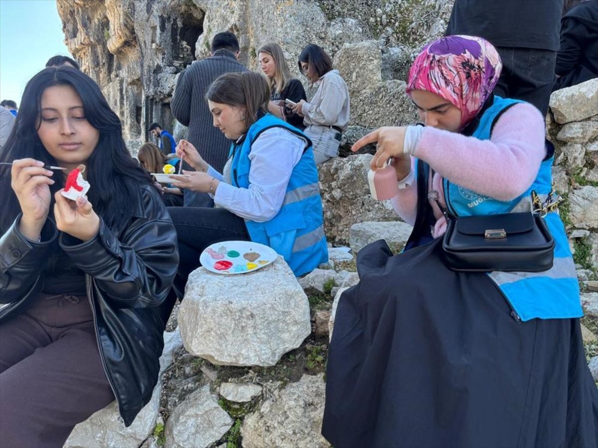 Muğla'da genç sanatçılar Tlos Antik Kenti'nde tarihe dokundu