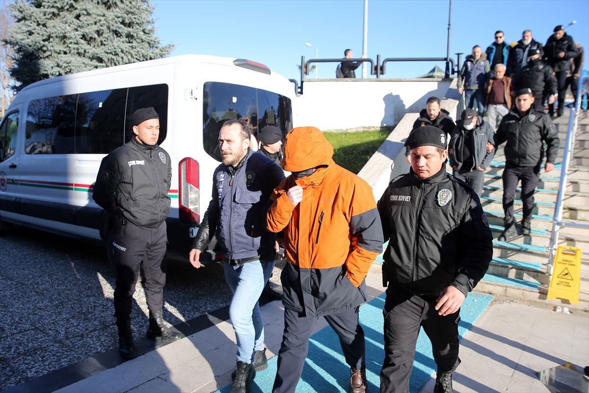 Muğla'da 'yanıltıcı bilgi yayma' soruşturmasının ikinci dalgasında yakalanan 8 şüpheli adliyede