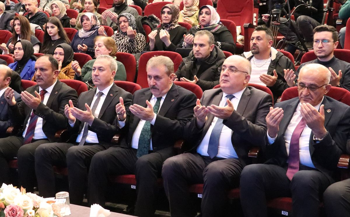 Muhsin Yazıcıoğlu ve beraberindekiler, vefatlarının 17. yılında Sivas'ta anıldı