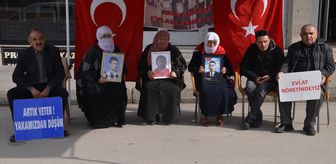 Muş'ta aileler, DEM Parti önündeki eylemlerine devam etti