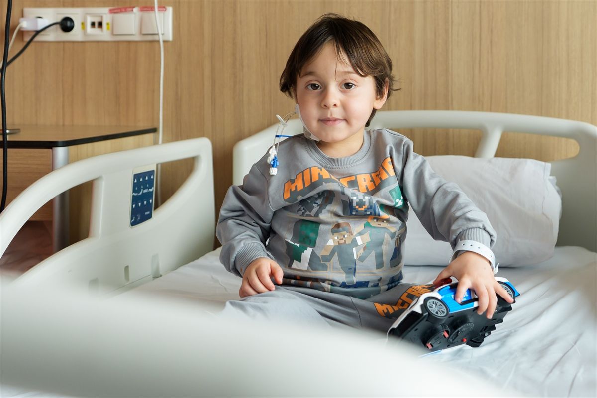 Muş'ta hemolitik anemi tanısı konan 3 yaşındaki çocuk, ambulans uçakla getirildiği Ankara'da iyileşti