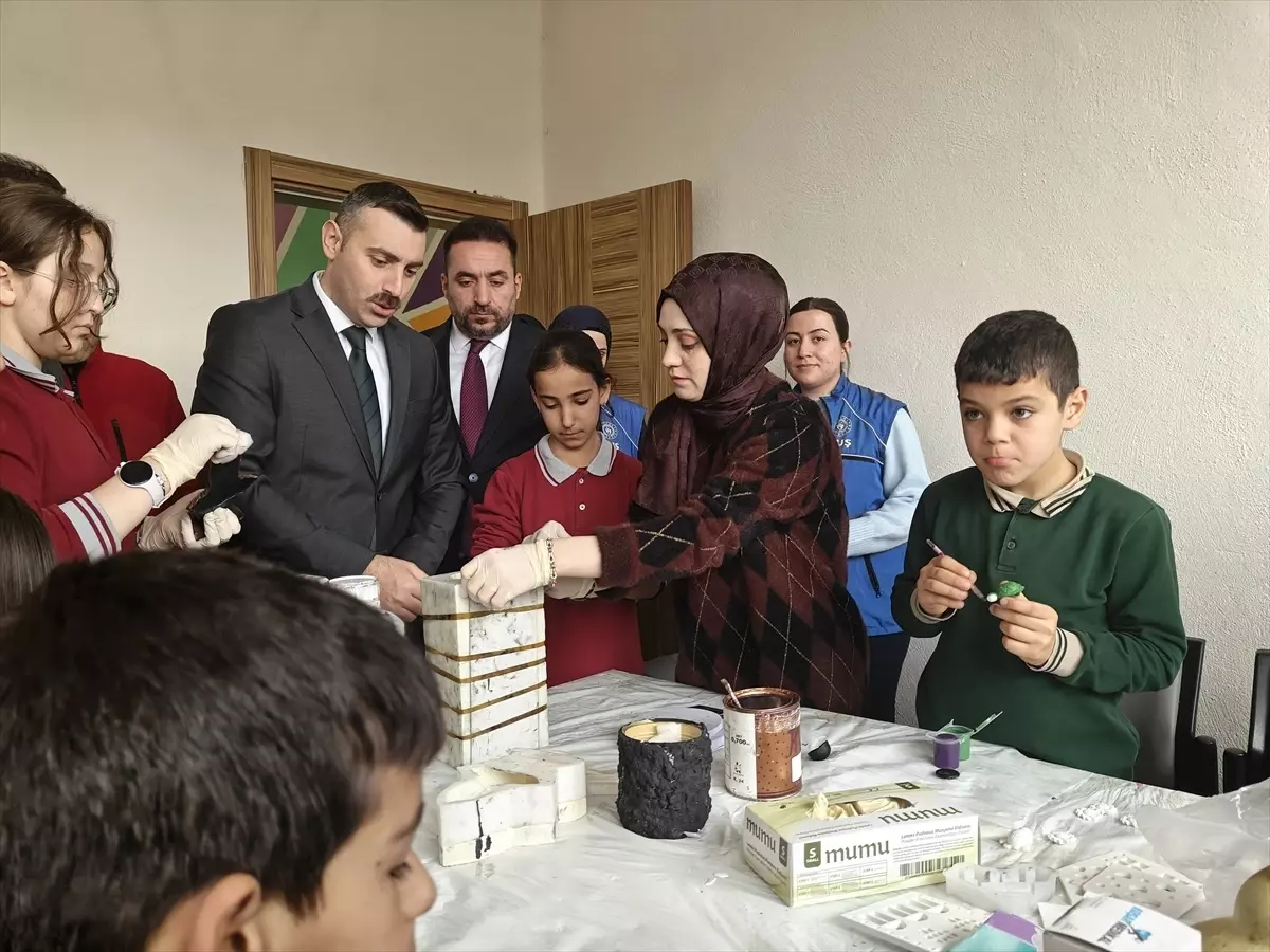 Muş'ta öğrenciler Sultan Alparslan temalı hediyelik ürünler üretiyor