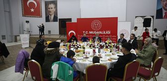Muş Valisi Çakır, koruyucu aileler ve çocuklarla iftar yaptı