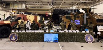 NATO Tatbikatı kapsamında Hollanda'nın Rotterdam Limanı'nda demirleyen TCG Anadolu'da Türk Savunma Sanayisi Fuarı