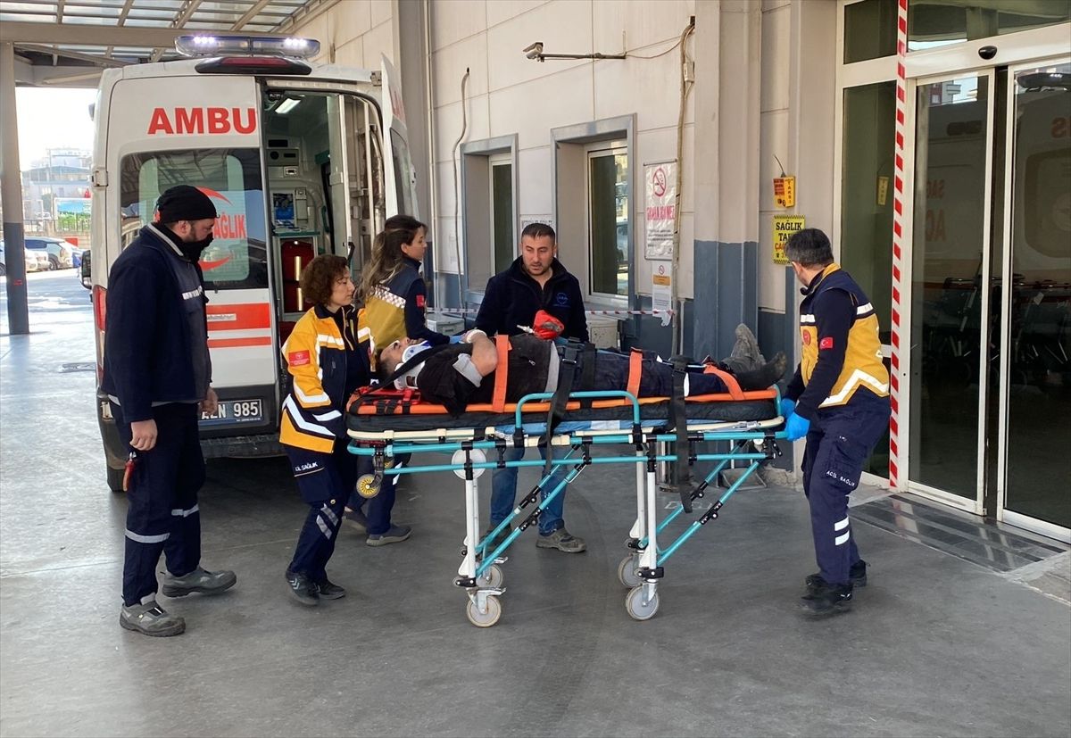 Nazilli'de fabrikanın çatısından düşen işçi hastaneye kaldırıldı