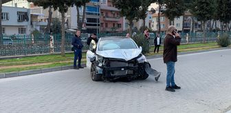 Nazilli'de otobüs durağına çarpan otomobildeki çift yaralandı